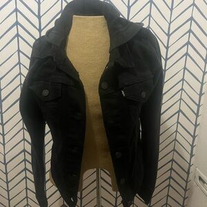 Levi's Black Women's Denim Jacket - Button-Front Trucker